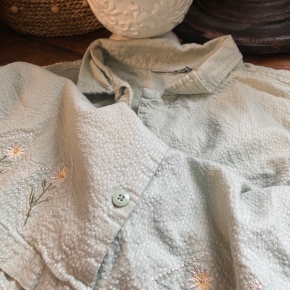 Light green flower embroidered short sleeved - Picture 3 of 3